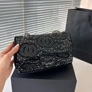 Дизайнерская женская сумка для плеча красивая полная бриллиантовая аппаратная аппаратная металлическая пряжка мателассе