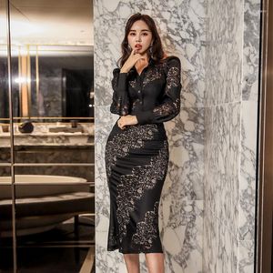 Arbetsklänningar Spring Streetwear Modis Ol Office Tvåbit Set Women Black Lace Patchwork Blus and Empire Midi Kjol Damer 2