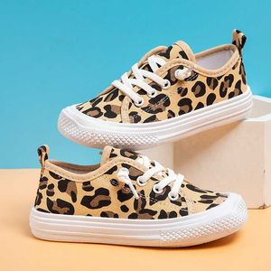 Sneakers flickor pojkar leopard canvas casual skor barn barn barn gummibotten antiskid utomhus gym sport löpande sneakers r230810