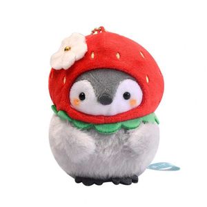 Fyllda plyschdjur Mysiga beröring Lätt fylld Penguin Doll Pendant Plysch Toy bedårande docka Key Ring Strawberry Hat Ryggsäck Charm