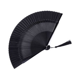 Prodotti in stile cinese Ventaglio vintage in bambù nero Ventagli pieghevoli eleganti intagliati a mano Ventilatori per decorazioni per feste di nozze Ornamenti per decorazioni artigianali per la casa