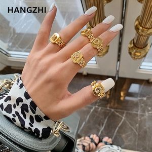 Solitaire Ring Hangzhi Parlak A-Z İlk Mektup Rhinestones Square Chunky Watch Bant Bağlantı Zinciri Yüzüğü Kadınlar Butik Takı 230810