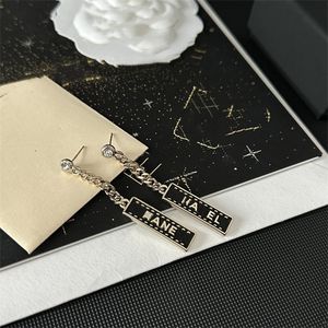 Kadın Stud C Logo Küpe Tasarımcı Mektubu C Altın Uzun Zincir Küpe Kadın Mücevher Ccity Pearl Crystal Orecchini 3923