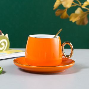 Fincan tabakları hafif lüks kahve fincanı ve tabak seti seramik çocuk ofisi basit modern zarif Avrupa tarzı altın boyalı