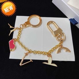 Keychains Lanyards Gold Letter Key Chains Luxury designer Keyrings Lovers Bag Accessories Car Key Holder For Men And Women Bag Pendants Giftess