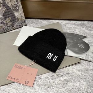 Designer Brand Men's Luxury Beanie Miu Hat Ladies Autumn Winter Classic Letter Retro Outdoor Cold Protection Warm Sticked Hat