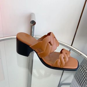 Modedesigner Flat Heel Round Toe Sandaler, äkta läder rund tå kvinnors öppna tå breda ensamma bekväma höga klackar, sommarstrand flip flops 35-41 med låda