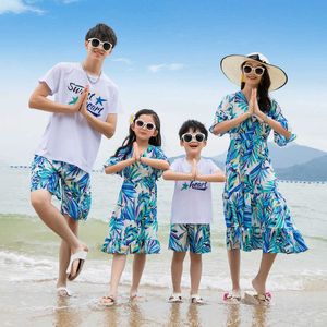 Aile Eşleşen Kıyafetler Aile Eşleşen Kıyafetler Yaz plajı anne kızı elbiseler baba oğlu t-shirt+şort çift kıyafet tatil