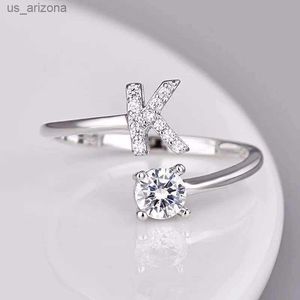 26 English Letter Open Finger Rings A-Z Initialer Namn Alfabet Kvinnliga Creative Ring Fashion Wedding Party Jewel Gifts L230620