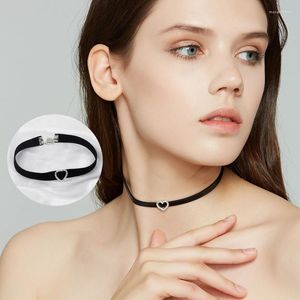 Gargantilha de Couro Preto Corda de Luxo Clavícula Cadeia Exquisite Coração Acessórios Colar Plana Curto Decote Feminino Jóias Presente