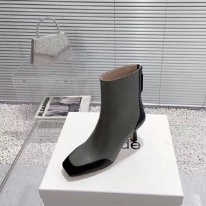 Klasik Kadın Ayak Bileği Botları% 100 Orijinal Deri Anti Slip Dayanıklı Ekleme Kısa Botlar Tasarımcı Tarzı Yan Fermuar Moda Botları Yüksek Kalite Kutu