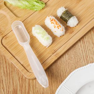 Gör en enda marin risbollform med en handhållen sushi mögel kök japansk stil icke-stick bakverktyg