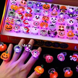 Halloween Toys 5st LED Lysande ringleksaker barn barn födelsedag halloween gåvor gäst giveaways karneval gynna barn gåva 230810