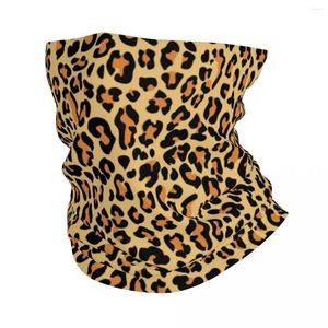 Bandanas Leopard Print Bandana Neck Gaiter Windproof Face Scarf Cover Women Män Djurhud Headband Tube Balaclava