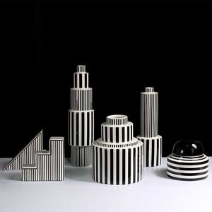 ノルディッククリエイティブセラミックシンプルラグジュアリー黒と白のストライプの花瓶装飾ホームリビングルームテレビキャビネットインテリアアクセサリーhkd230810