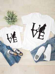 Aile Eşleşen Kıyafetler Kadın Çocuk Çocuk Giyim Mektubu Aşk Kedi Hayvan Grafik T-Shirt Tee Erkek Kız Yaz Anne Mama Giysileri Aile Kıyafetleri