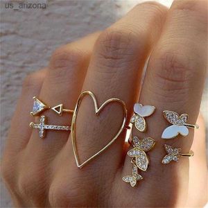 Mode Hollow Heart Fjärilsring Set för kvinnor som lyser Crystal Cross Finger Rings Charm Party Wedding Jewelry Gift L230620