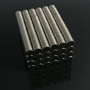 Whole- 1set 100pcs 4mm x 1mm Small Round Neodymium Disc Magnets Dia N35 Strong Rare Super Powerful Earth Magnet211I