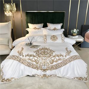 Conjuntos de cama branco luxo europeu bordado em ouro real 60 anos conjunto de cetim e algodão capa de edredom lençol ou fronhas ajustadas 230809