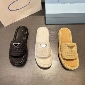 10a qualidade superior palha tecer sandália designer sapato homem branco ráfias sandale luxo triângulo chinelo fivela slides chinelos mulheres plataforma de verão crochê slide