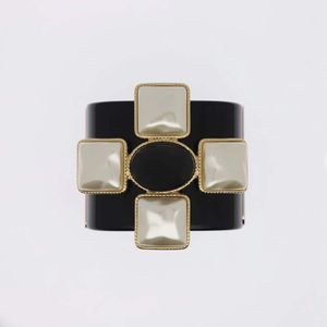 Popular Smooth Square Pearl Cuff Bracelet Women Brand Letter Name Open Bangle Fashion Designer Black Acrylic Wide Bracelets Party Accessories Wedding Jewelry