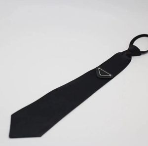 Prad Necktie Luxurys 디자이너 Mens 여성 디자이너 넥타이 패션 가죽 넥 넥타이 남성용 남성용 여성용 패턴 편지 넥웨어 모피 단색 넥타이 6 색