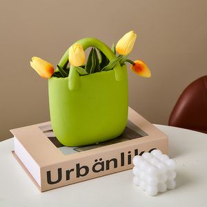 Vases Nordic Creative Handbag Bag Ceramic Portable Vase Living Room Decoration Simple Flowers Pots Decorations Table Home Decor Gifts 230810