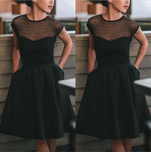 Küçük siyah kokteyl elbiseleri şeffaf mücevher boyun noktalı tül kısa diz uzunluğu parti elbise cepli ucuz yüksek kalite