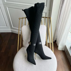 Över knästövlarna 95mm Strech Suede Skye Logo Booties Knit lårhög högstång spetsig tå stiletthälta Runway Luxury Designers Shoes Heeled For Women Factory Shoe