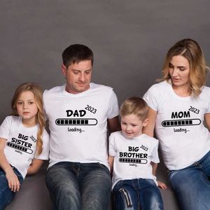 가족 일치 의상을 승진시켰다. 새로운 아빠 엄마 형제 자매 가족 일치 의상 임신 발표 셔츠 재미있는 아기 로딩 옷