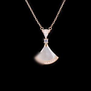 Women Jewelry Custom 18K Rose Gold Small Skirt Necklace Needlework Chalcedony White Fritillaria Inlaid Diamond Collarbone