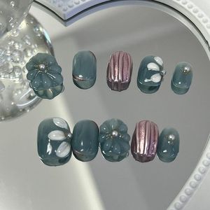 False Nails Emmabeauty Store.No24198のファッショナブルで優雅なスタイルの3D手描きのペタルMorandi Blue Metallic Press