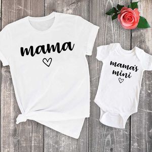Familjmatchande kläder Summer Mama och Mama's Mini Family Matching Outfits Tshirt Mor och dotter kläder mamma t-shirt toppar baby barn flickor kläder