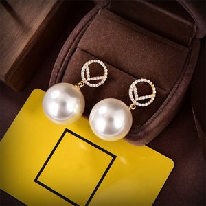 Women Luxurys Ear Stud Fashion Golden Letters Earrings Designers Sparkling Diamond Pearl Ear Studs For Womens Ladies Wedding Party Gifts