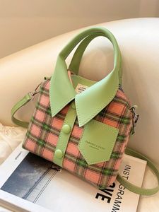 Kvällspåsar Creative Crossbody Bag for Women High Quality Plaid Clothes Design Green Pink Handbag Purses 230811