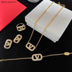 Pendant Necklaces 2023 - Women's necklace earrings bracelet ring designer luxury gold heart-shaped pearl crystal gold double V letter 925s silver jewelry classic
