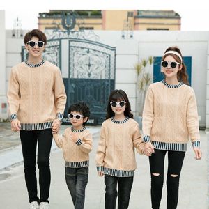 家族を一致する服をマッチする家族を一致させる春秋の母親の娘パパの息子編みセーターカップ