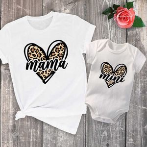 Aile Eşleşen Kıyafetler Aile Modası Anne Çocuklar Leopard Aşk Aile Tshirt Anne Bebek Kız Giysileri Anne ve Mini Aile Eşleşen Kıyafetler Aile Bakış