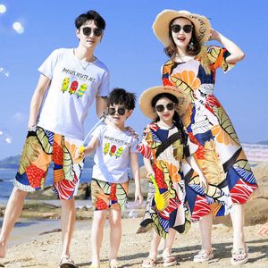 Familjsmatchande kläder sommarmatchande familjekläder mamma och jag matchande strandklänningar pappa son bomull t-shirts+shorts matchande par kläder