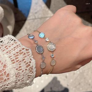 Charm Bracelets Luxus Retro -Design Naturalschale Steinkristallschmuck Armband für Frauen koreanische Mode Edelstahlbänder