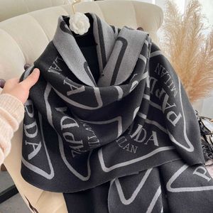 2024 NY CASHMERE SCARF NEW Women's Imitation Long Beard Autumn and Winter Warmth Wrapping Heart Garn Tourism Shawl mångsidig live sändningsstil 1xp1396