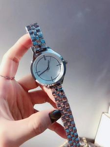 31 mm lyxklockor för kvinnor diamantbockade luminösa retro kvinnliga klockdamer bälte bakljus kvarts armbandsur montre femme