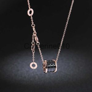 ペンダントネックレスTiktok Roman Digital Titanium Steel Black and White Ceramic Necklace Small Man Waist Red Man Seater Chain Bone Chain J230811