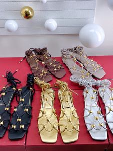 新しいVTラグジュアリーデザイナーシューズ本革スクエアヘッドオープントースリッパフラットボトムファッショナブルなスタイルの女性靴包装サンダルファクトリーシューズ