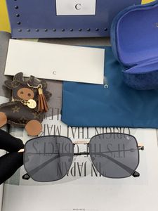 Fasion Designer Sunglassesクラシックな人気眼鏡トレンディビーチビーチストリートフォトメタルフルフレーム女性ミックスカラーオプションでオリンジのボックス
