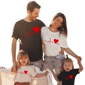 Familjmatchande kläder tshirt Mor och dotter kläder hjärtslag familj look mor barn matchande familjskläder familj matchande kläder tshirts