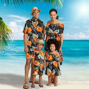 Aile Eşleşen Kıyafetler Hawaii Aile Eşleşen Kıyafetler Omuz Dışı Anne Kızı Elbiseler Çiçek Anne ve Ben Giysileri Baba Oğul Gömlekler+Şort