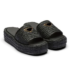 Pra triangelplattform Sandal tofflor Vomans lyxdesigner mode Sliders halm casual sko utomhus sommarväv pool ny stil glidare strand platt sandal