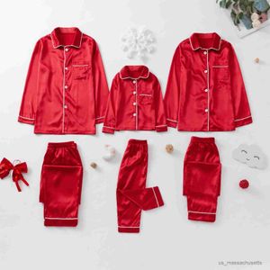 Familjmatchande kläder Father Mother Kids Matching Clothing Family Look Outfits Baby Girl Boy Sleepwear Navidad Christmas Family Matching Pyjamas R230811