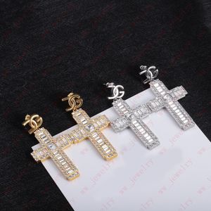 Designer smycken charm lyxig alfabet zirkonkristall korsar örhängen, ett måste för eleganta damer, alla hjärtans dag, jul, hög kvalitet med låda